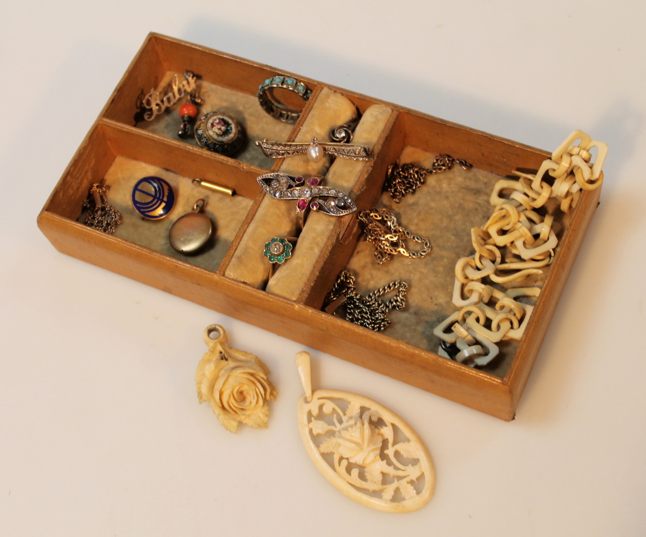 Various jewellery, to include an early 20thC Italian micro mosaic brooch, costume and other rings to