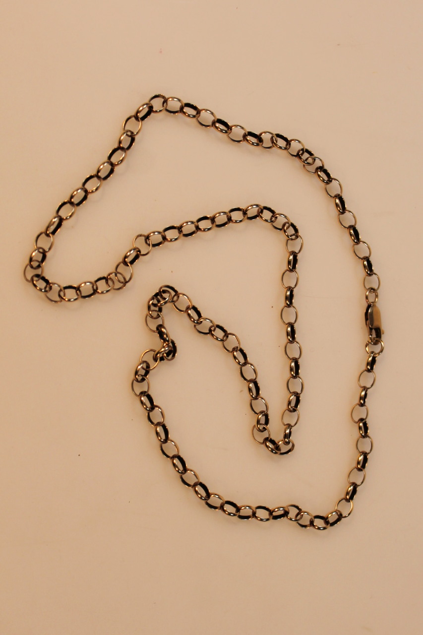 A ladies necklace, set with heavy oval links, yellow metal marked 9.375, 60cm long, 18g.