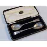 A pair of George V silver salad servers, by the Cooper Brothers, comprising serving fork and