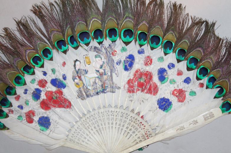 Various ladies haberdashery and evening wear, to include a quantity of fans, a feather fan, 47cm - Image 5 of 6