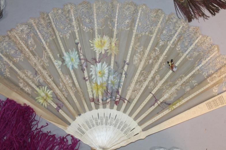 Various ladies haberdashery and evening wear, to include a quantity of fans, a feather fan, 47cm - Image 3 of 6