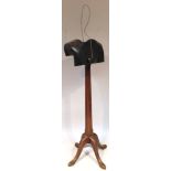 An early 20thC oak armour stand, the twist metal top raised above an ebonised pommel on a square