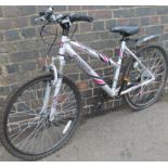 A ET350 Shockwave adults mountain bike, with Dirt Monkey mud guard, 18 speed, 108cm high.