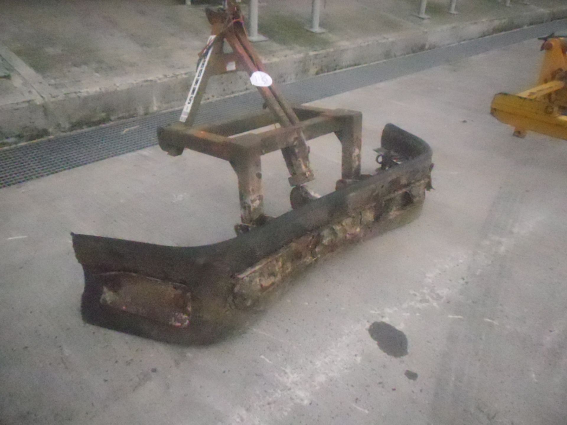 YARD SCRAPER