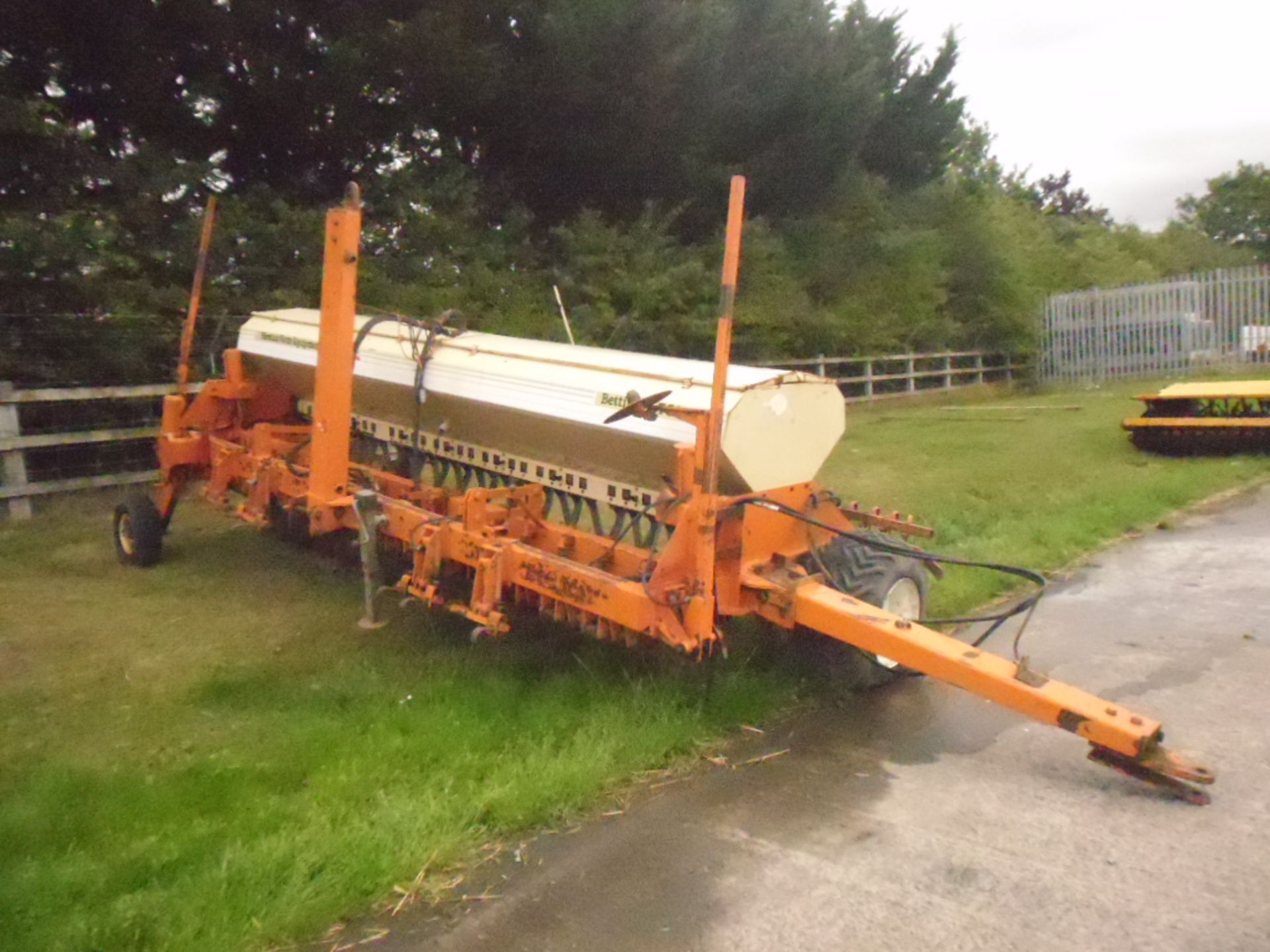 BETTISON 4M CORN DRILL WITH END TOW KIT - Image 4 of 6
