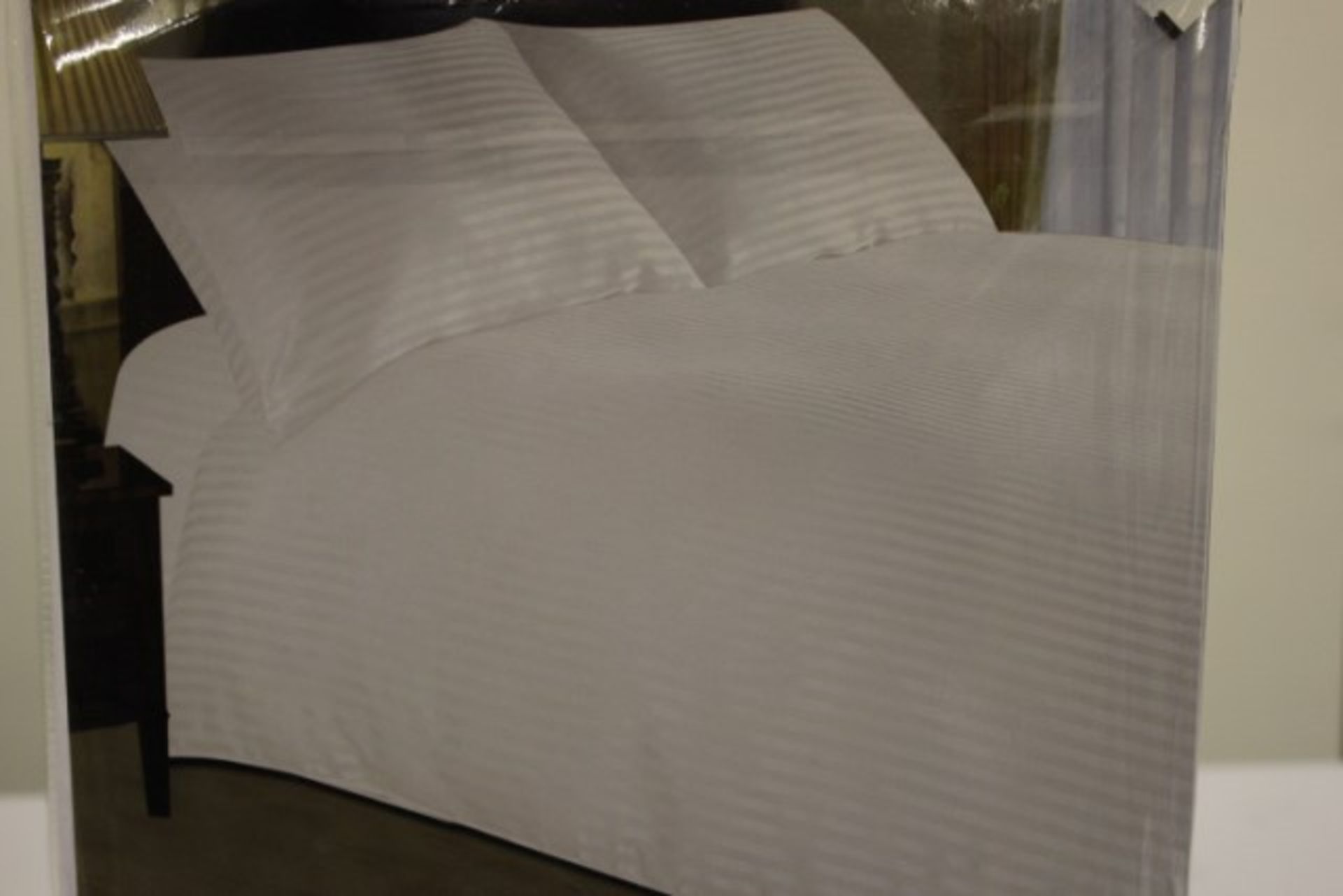 V White Double Bed Egyptian Stripe Fitted Sheet RRP29.99 X  2  Bid price to be multiplied by Two - Image 2 of 2