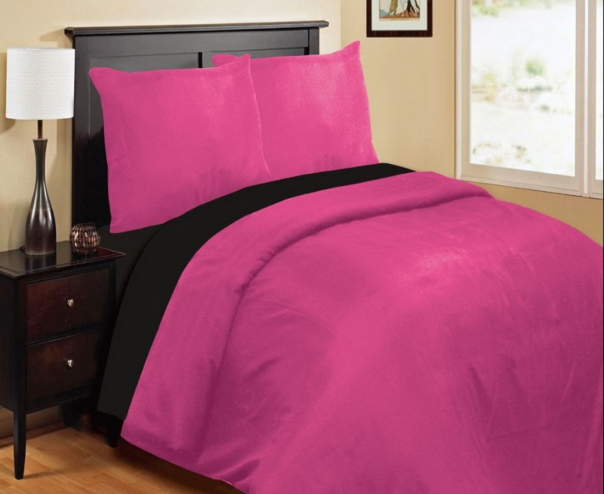 V Double Black And Pink Complete Reversible Duvet Set Inc Fitted Sheet