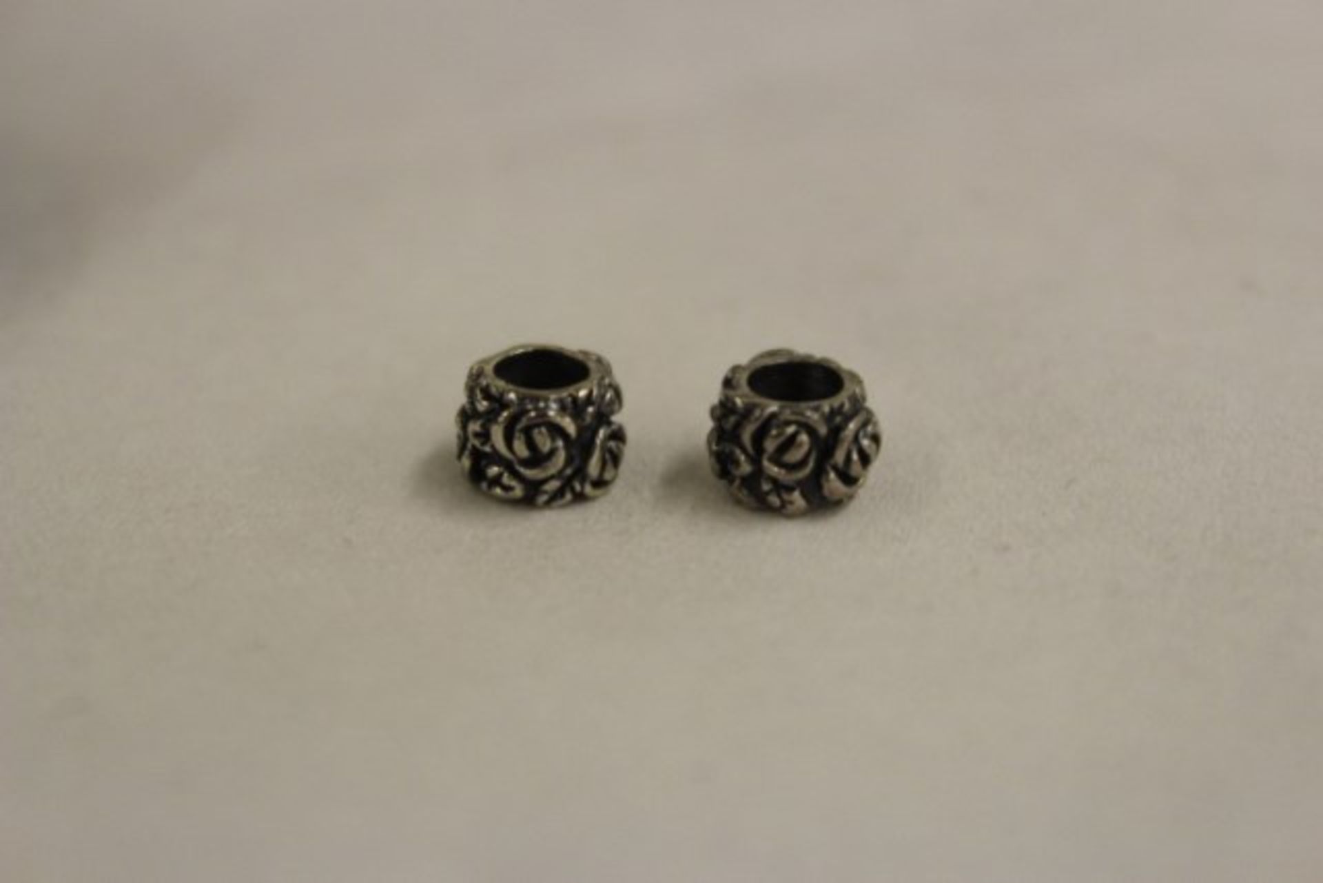 V Set Two Source Flower Beads