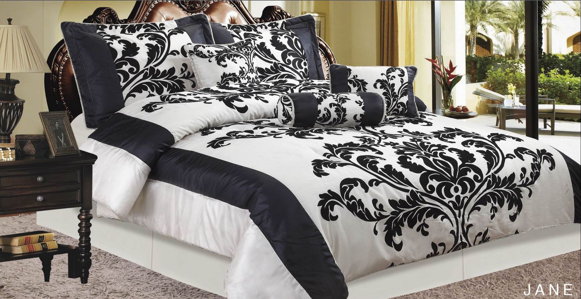 V Three Piece King Size Quilt and pillow Set