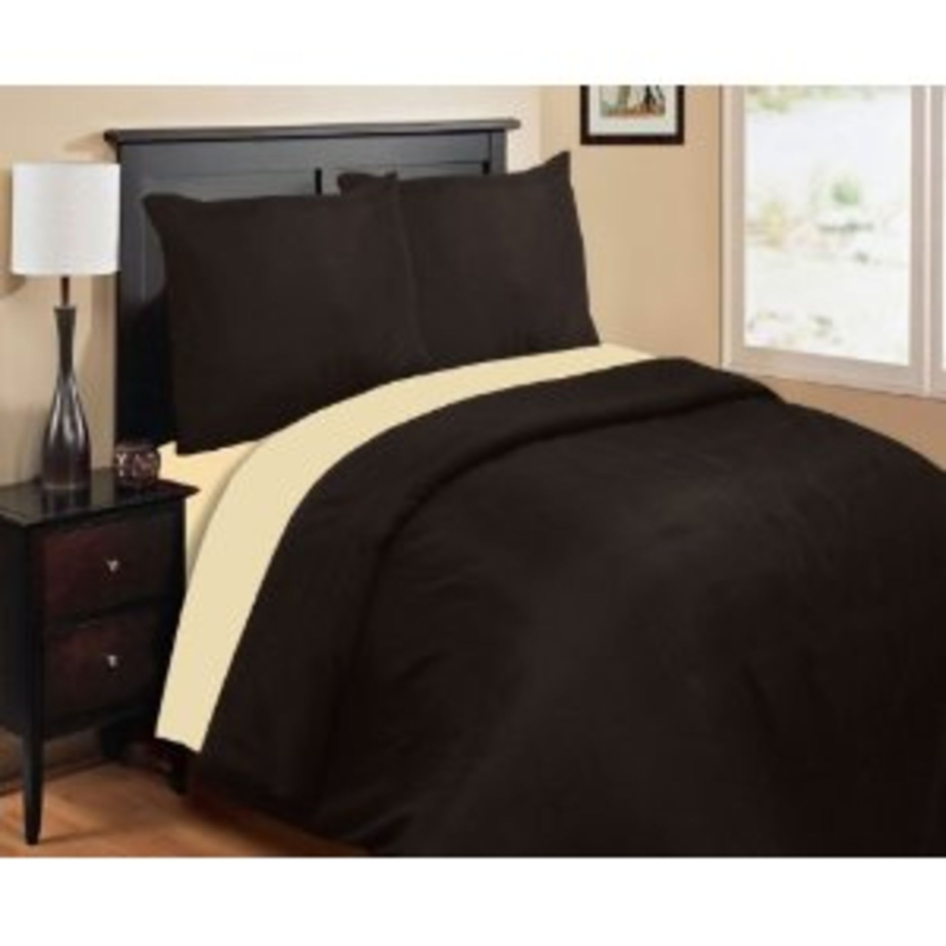 V  Grade A Complete 4 piece double duvet set RRP49.99 Chocolate/Cream - Image 2 of 2