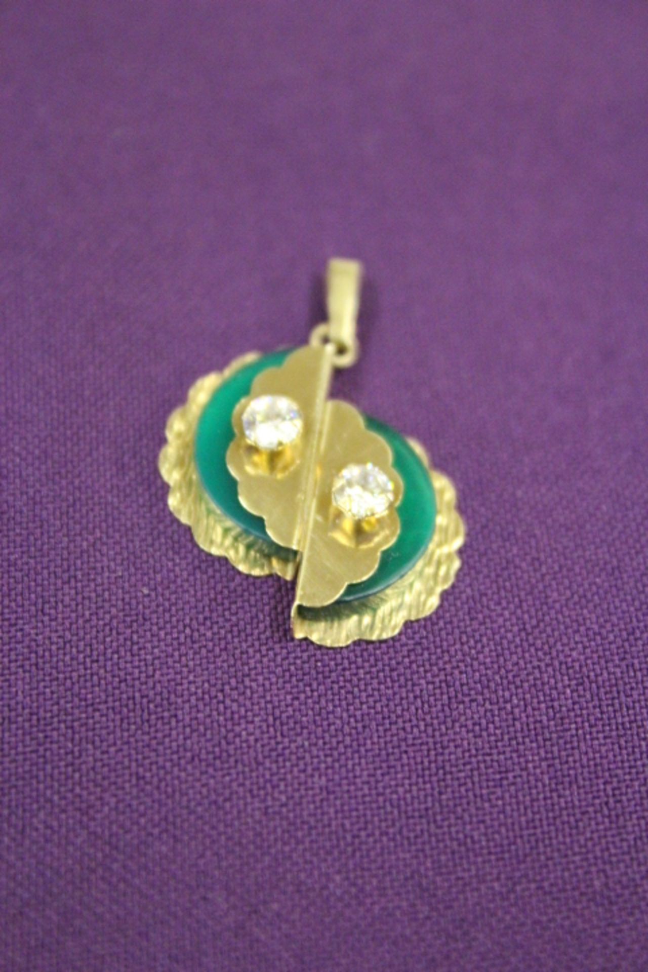 Vintage 9ct Gold Emerald White Stone Pendant