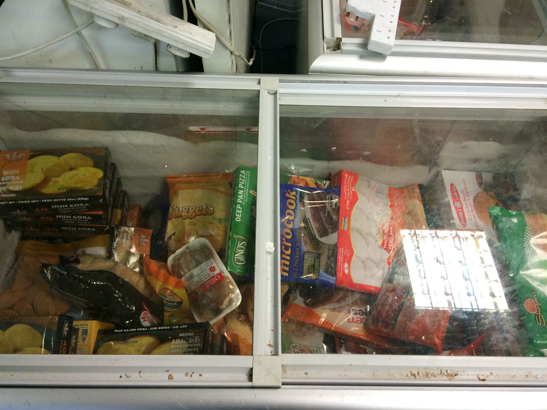 Elcold Shop Freezer With Sliding Top Approx 5 x 2 feet Containing About 50 Packs Of Frozen Food - Image 2 of 2