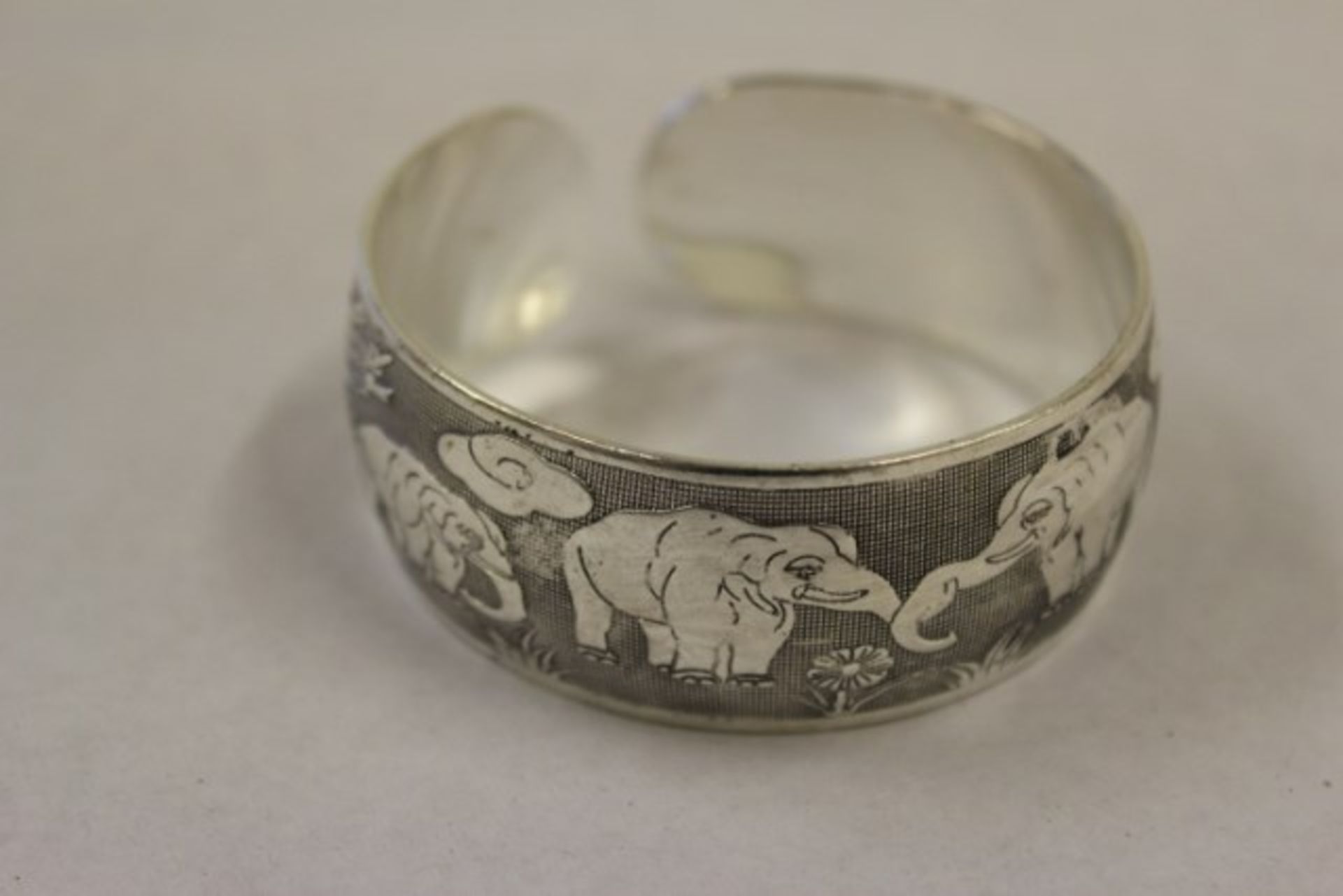 Grade U WM Indian Elephant Bracelet