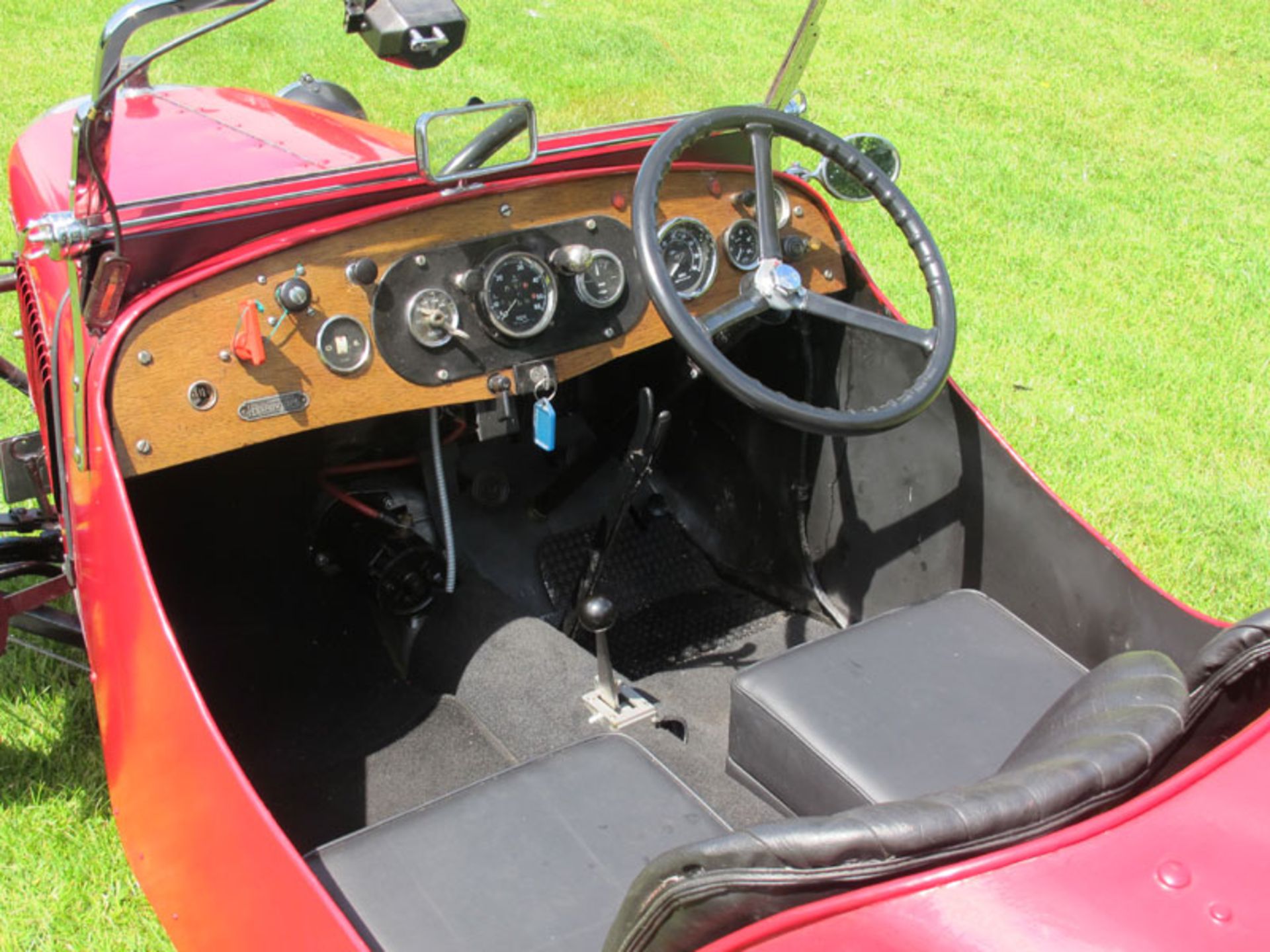 - Rare LR2/R5 model only available from July 1930 into 1931

- Refurbished with full-race engine and - Image 4 of 11