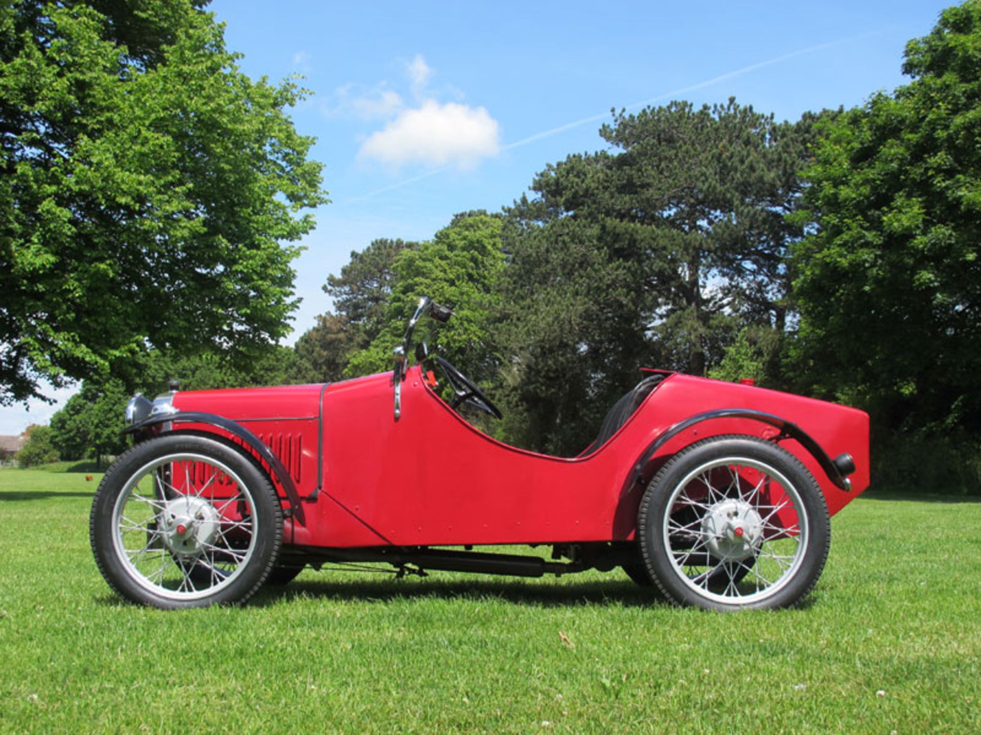 - Rare LR2/R5 model only available from July 1930 into 1931

- Refurbished with full-race engine and - Image 2 of 11