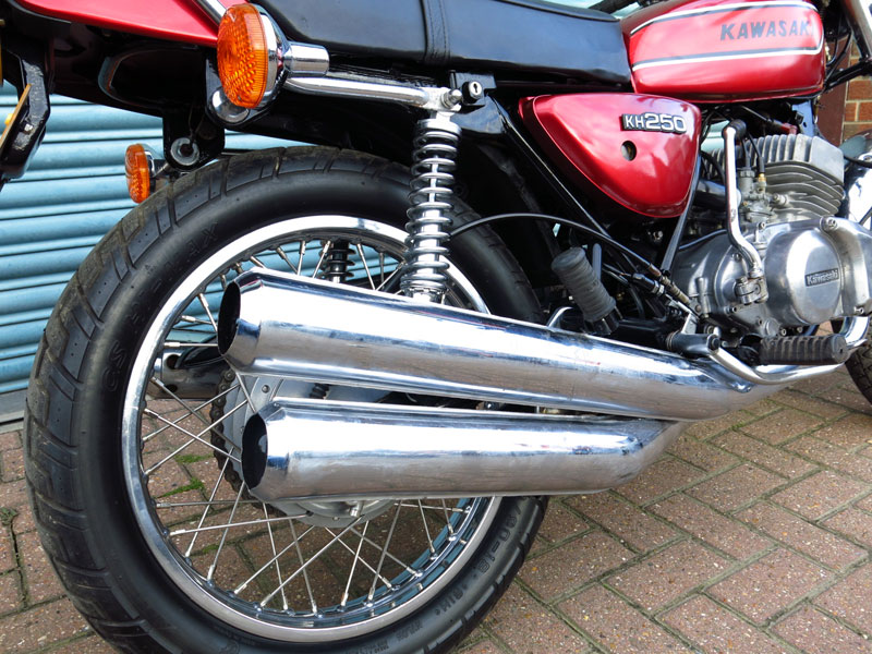 - Iconic Kawasaki triple

- In good running order

- Collectable 1970's motorcycle - Image 3 of 4