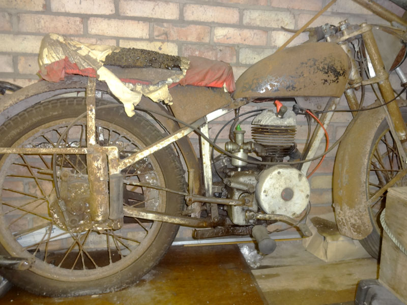 - Barn find condition

- Family owned since 1951, unrestored bike

- Complete with V5 and buff log