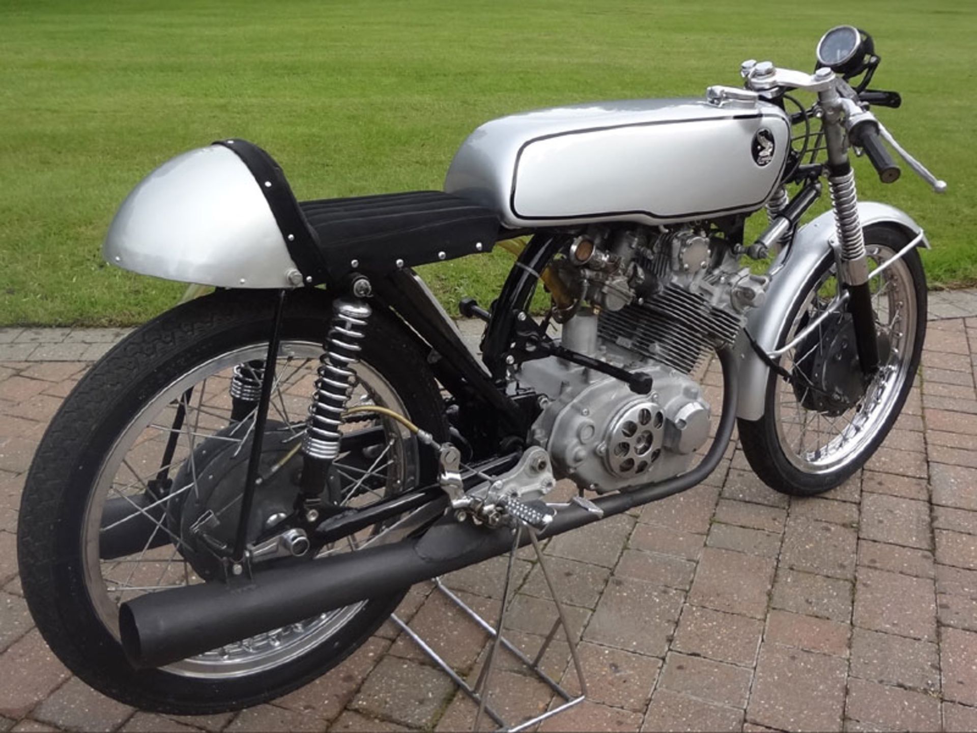 - One of the first bikes bought over to Europe in 1962

- Twin leading magnesium front brakes

- - Image 3 of 3
