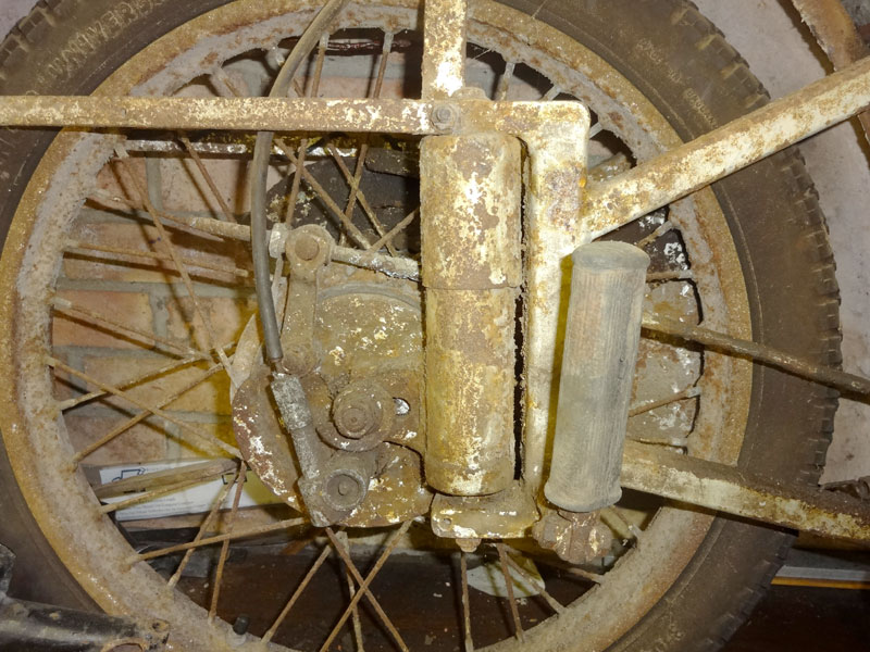 - Barn find condition

- Family owned since 1951, unrestored bike

- Complete with V5 and buff log - Image 3 of 4