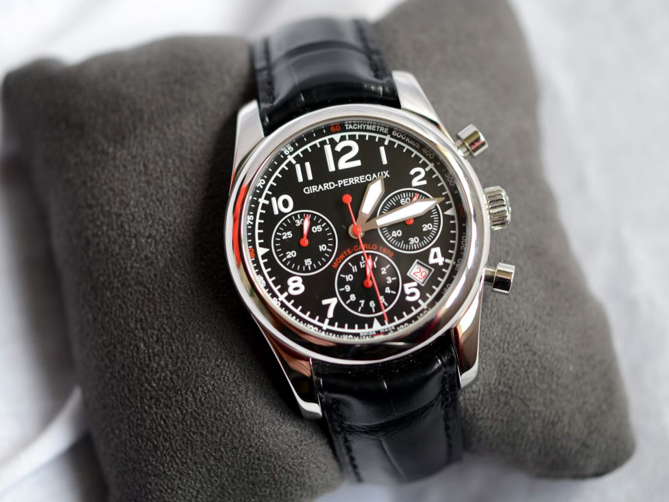 Featuring a stainless steel case, black dial with date aperture between 4 and 5. Offered on a