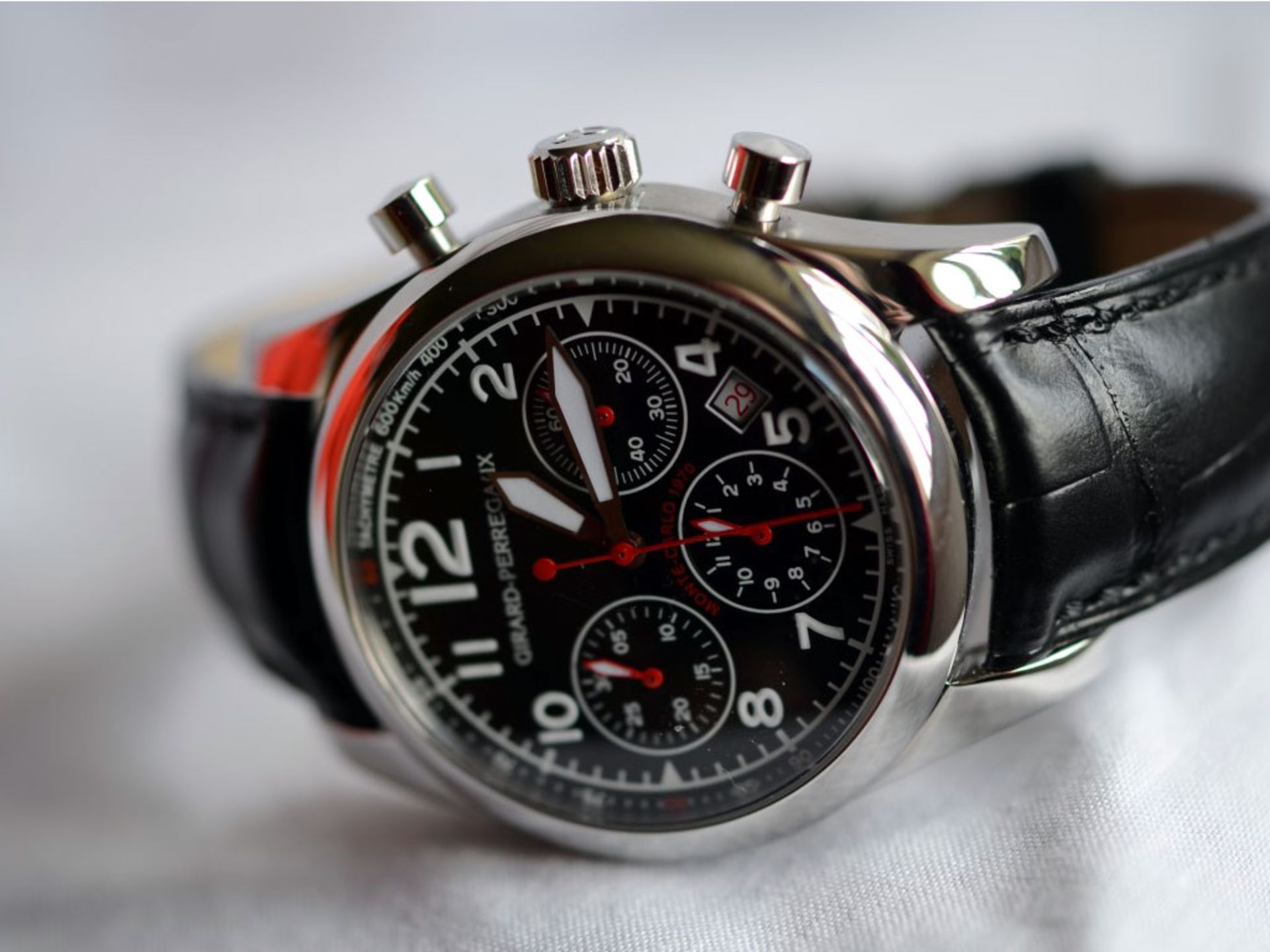 Featuring a stainless steel case, black dial with date aperture between 4 and 5. Offered on a - Image 2 of 4