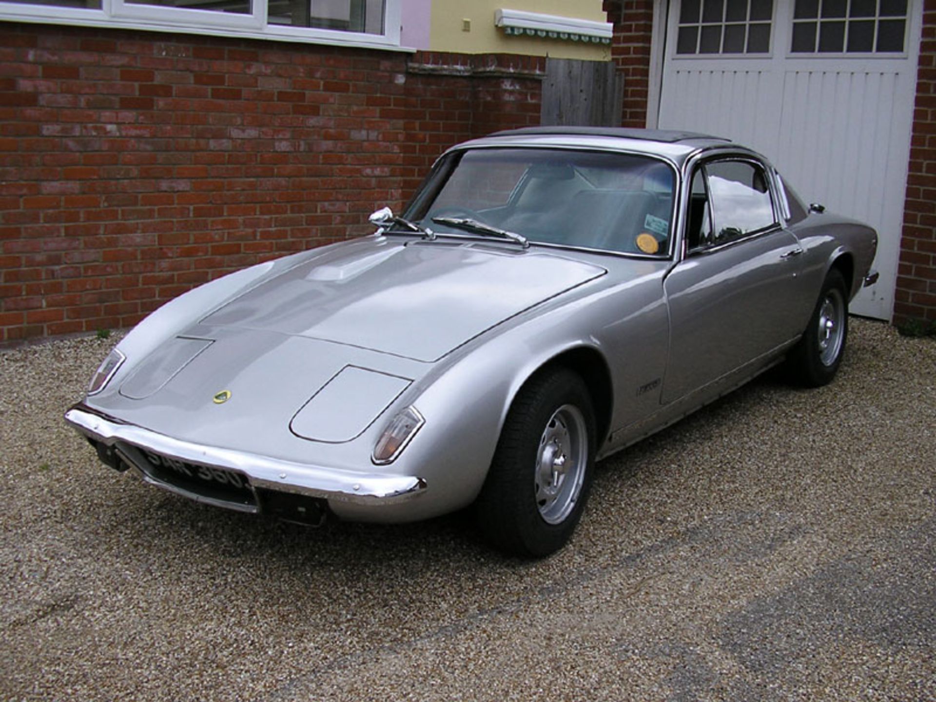 Lotus first applied the Elan name to its small Ron Hickman-designed two-seat Roadster of 1962. It
