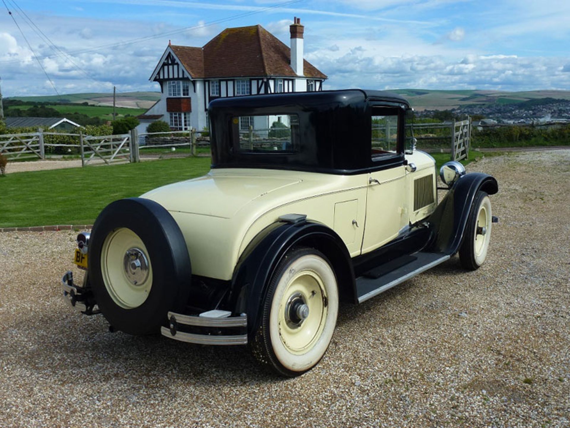 - California car restored in USA

- 8 cylinder 3945cc engine

- Rumble seat to rear compartment - Image 3 of 7