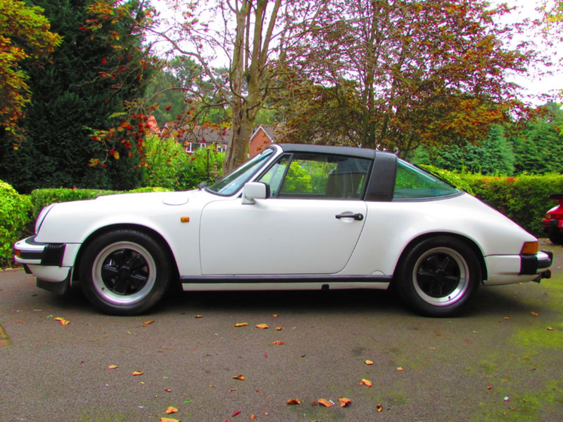 - Rare 1986-model year (G Program), RHD Targa - Owner's manual, extensive service history and every - Image 2 of 6