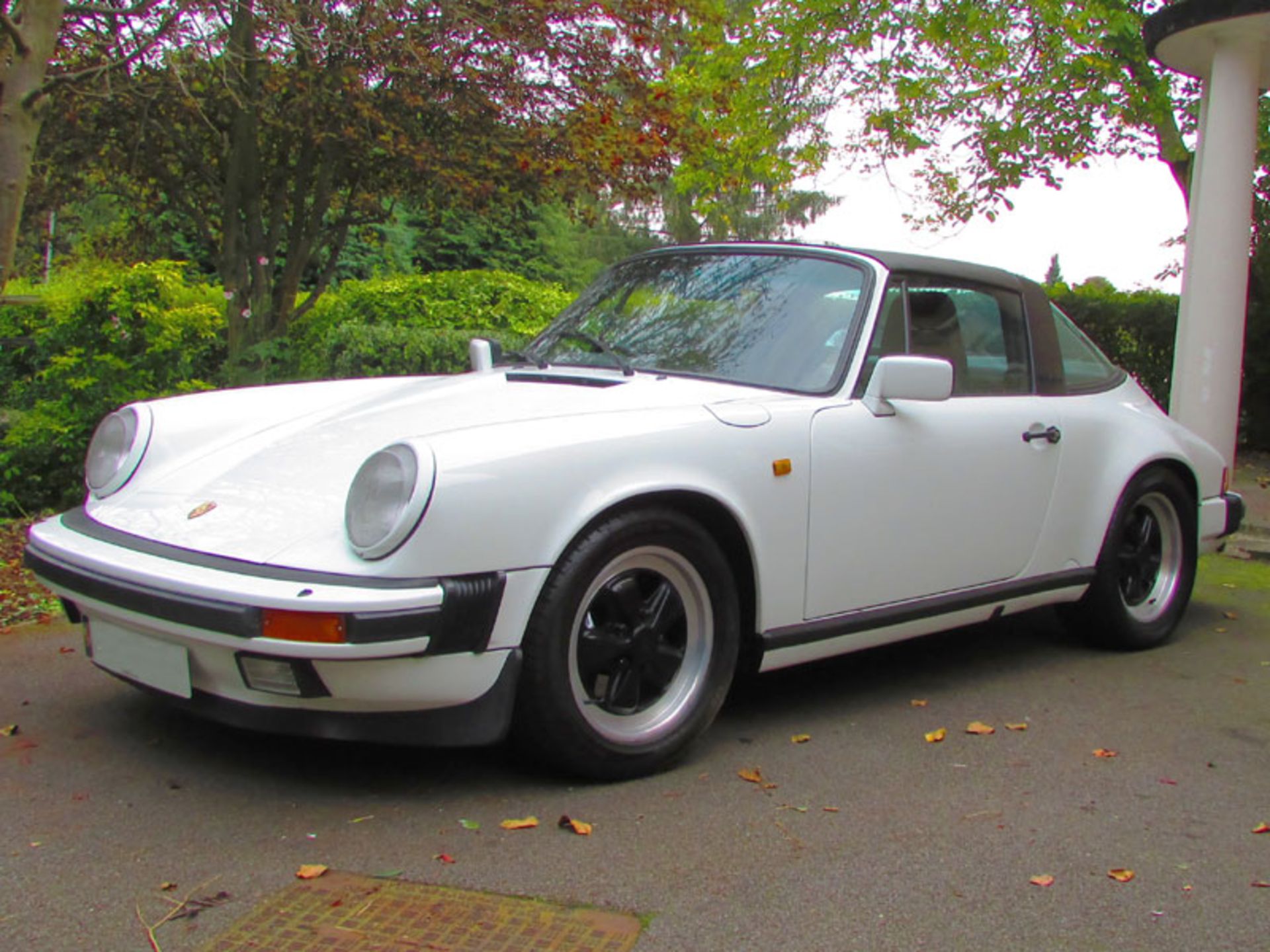 - Rare 1986-model year (G Program), RHD Targa - Owner's manual, extensive service history and every