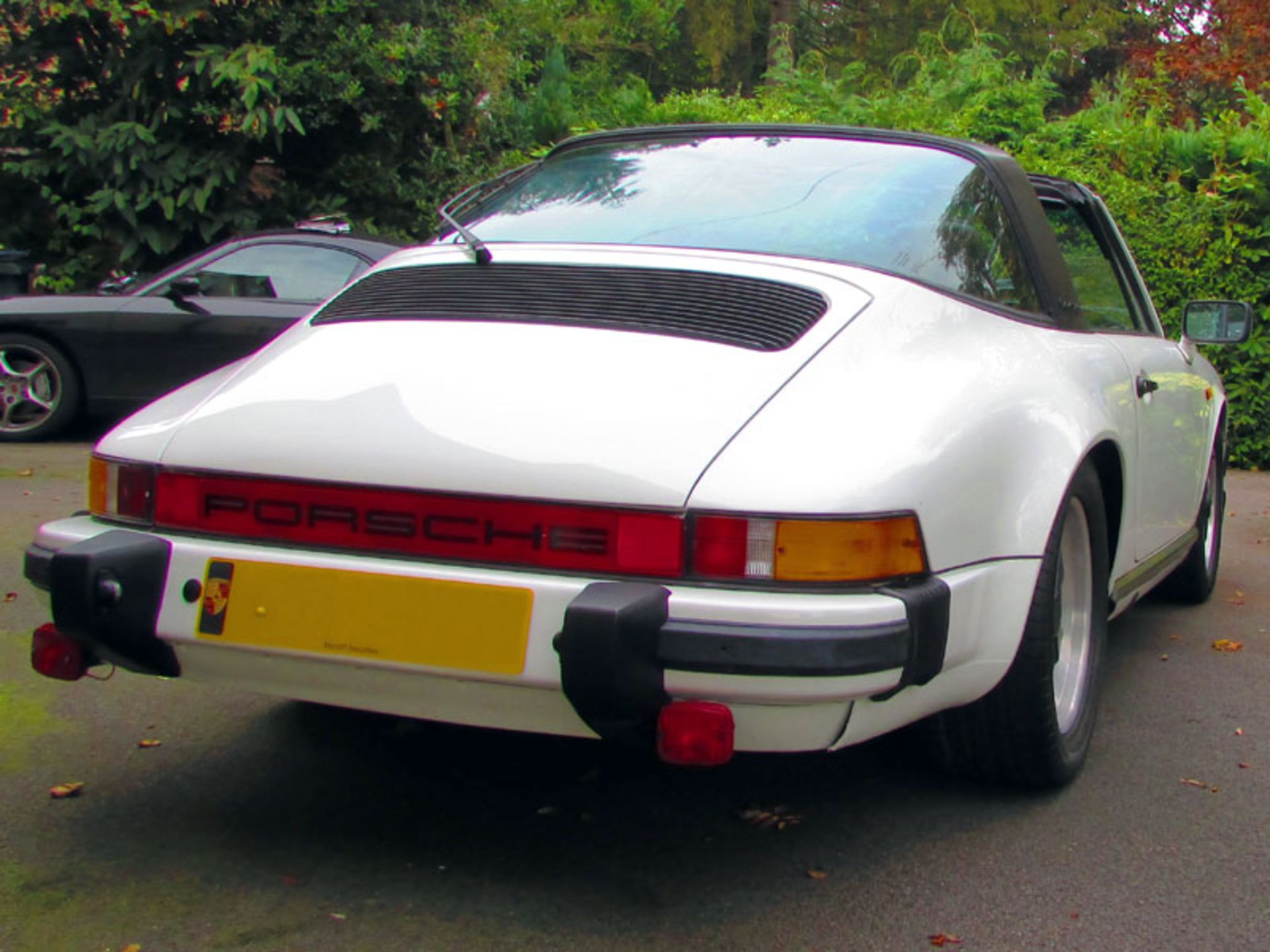 - Rare 1986-model year (G Program), RHD Targa - Owner's manual, extensive service history and every - Image 3 of 6