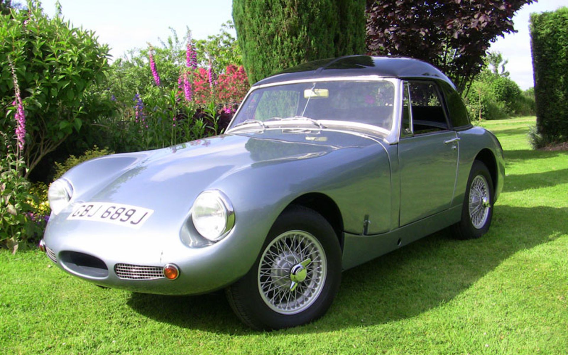 - Extensively restored and modified by Severn Classics

- Speedwell Monza-style bonnet, Dan Dare