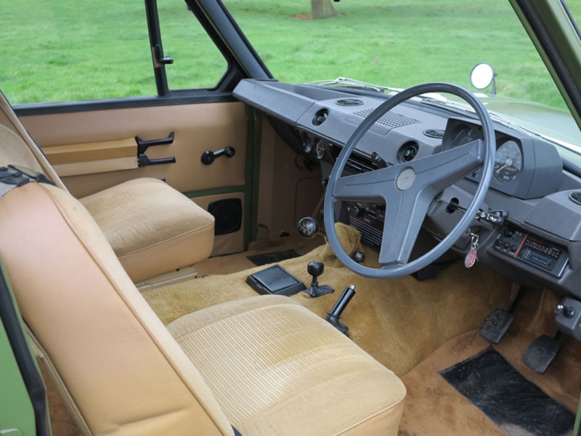 - Rare and desirable 'Suffix A' Range Rover

- 1 of 2,844 Home Market RHD cars built during the 1971 - Image 6 of 16
