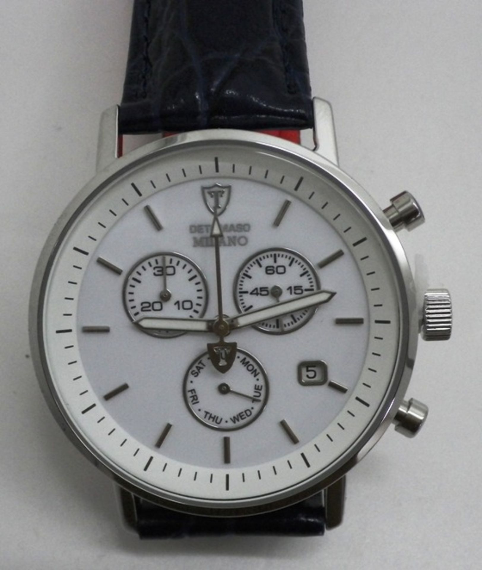 A Detomaso Milano chronograph wrist watch.Estimate : £190 - £240 A Detomaso Milano chronograph wrist - Image 3 of 3