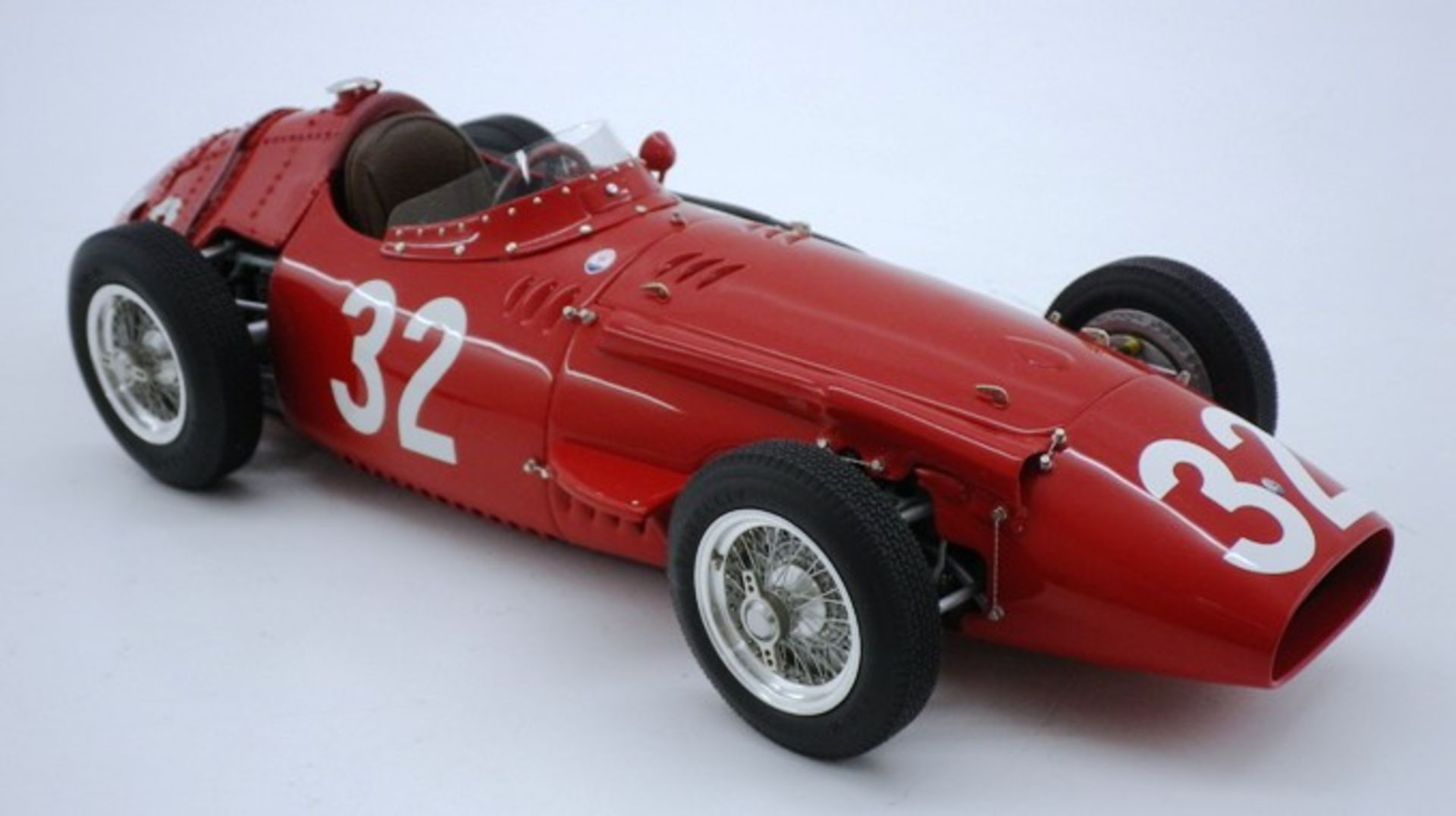 Maserati 250F by CMC Models.Estimate : £220 - £250 A 1/18 scale model of the 1957 Maserati 250F by