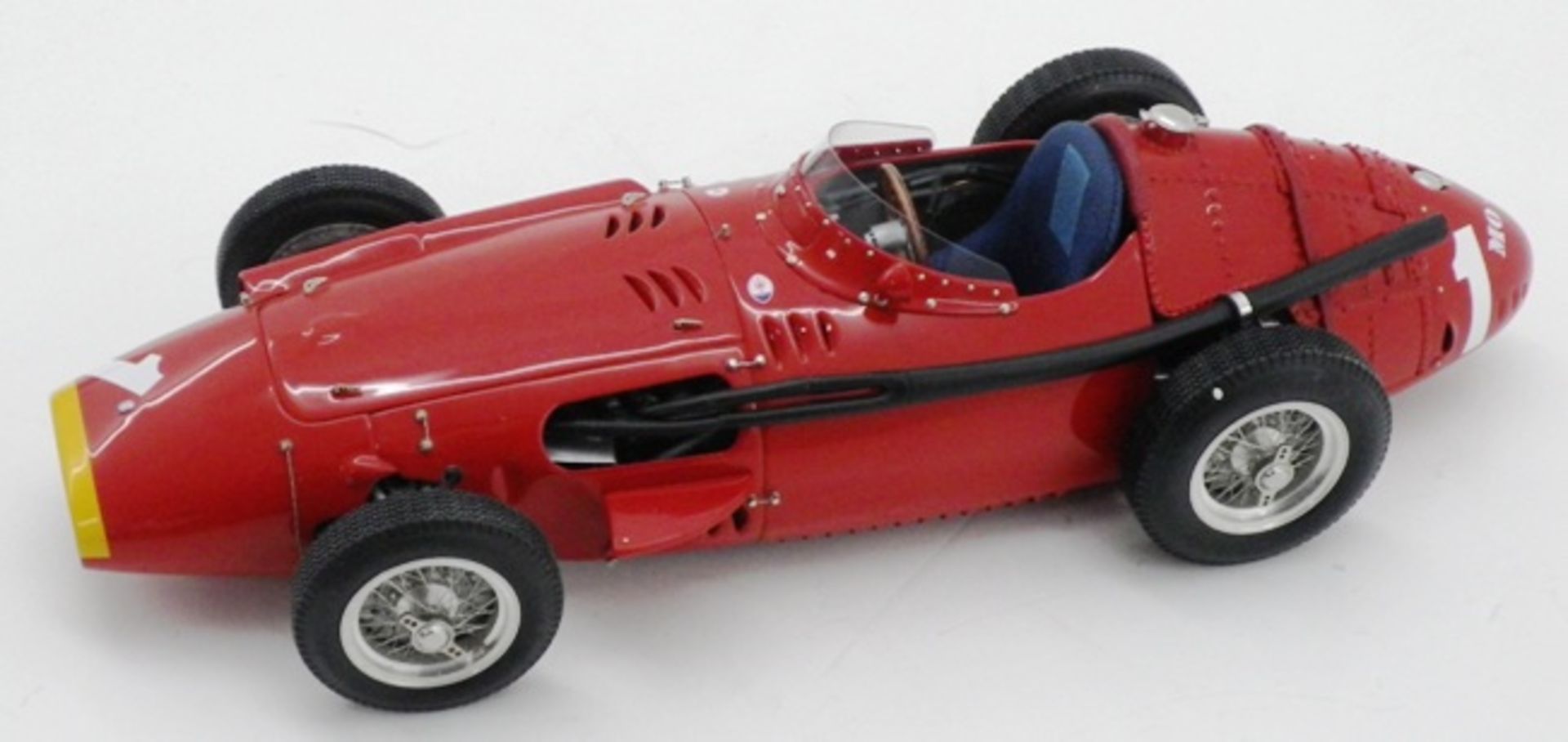 1957 Maserati 250F.Estimate : £220 - £250 A 1/18 scale model of the 1957 Maserati 250F. This limited - Image 3 of 4