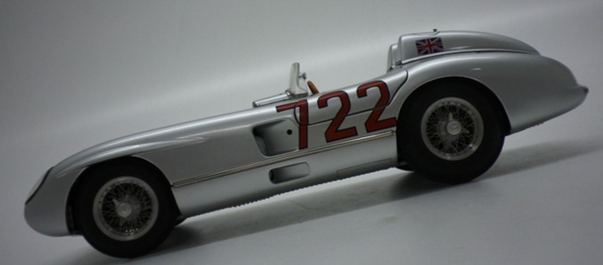 1955 Mercedes-Benz 300SLR.Estimate : £250 - £275 A 1/18 scale model by CMC of the 1955 Mercedes-Benz - Image 4 of 4