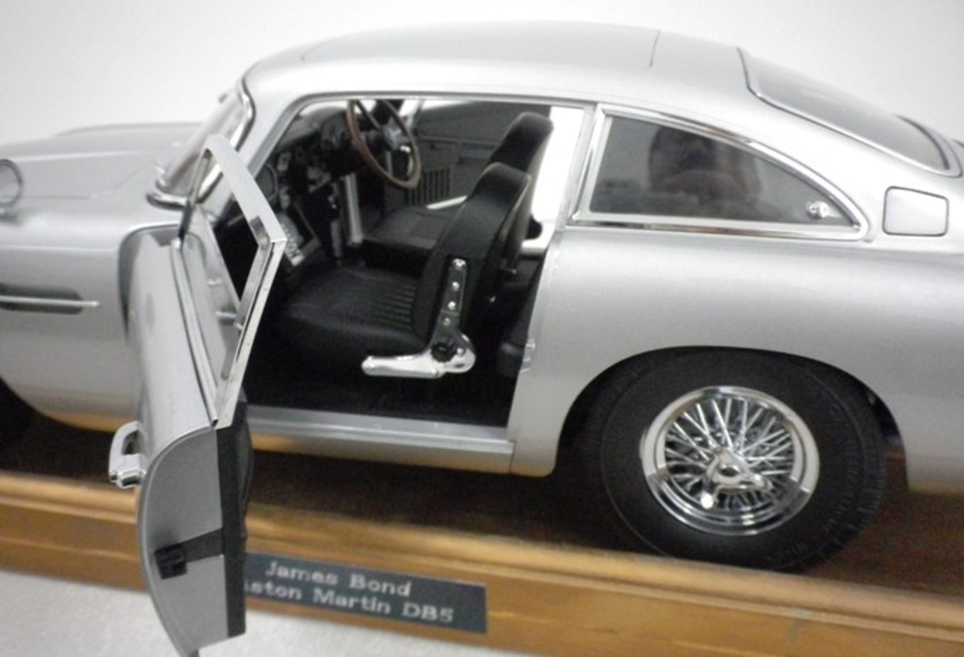 James Bond Aston Martin DB5.Estimate : £850 - £1,000 A large 1/8 scale, hand-built model of the - Image 3 of 4