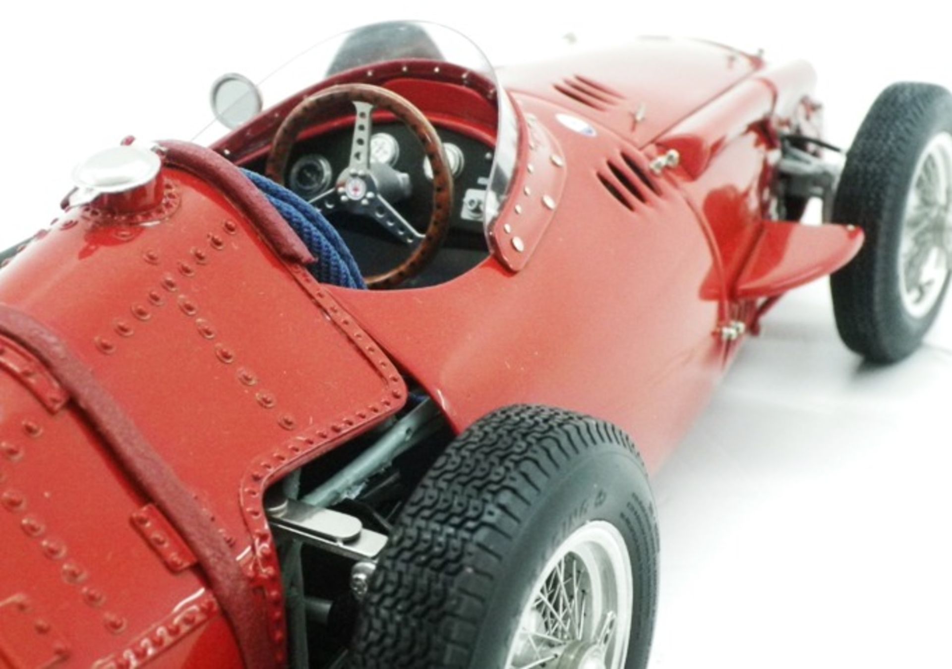 1957 Maserati 250F.Estimate : £220 - £250 A 1/18 scale model of the 1957 Maserati 250F. This limited - Image 4 of 4