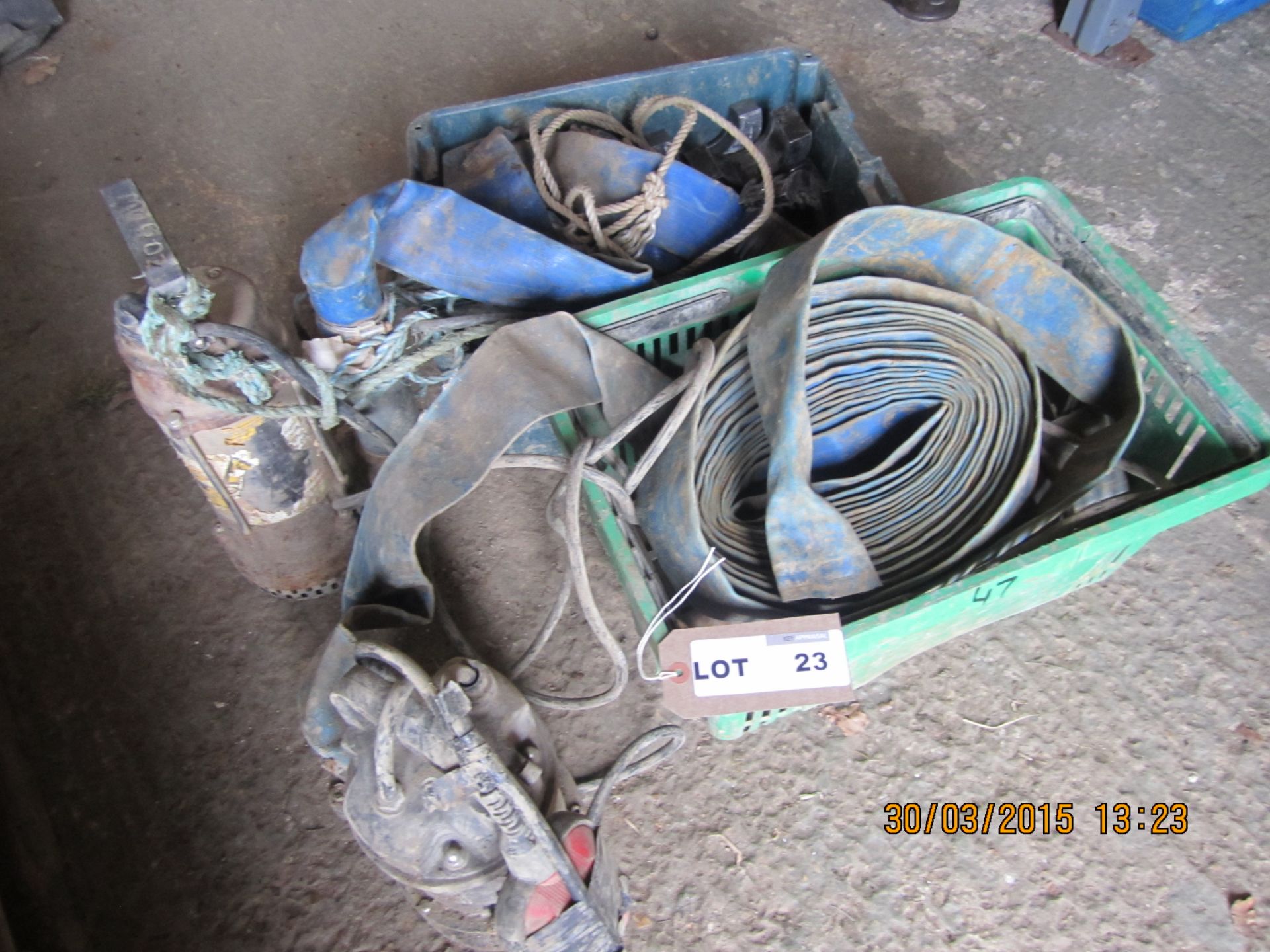 Submersible water pumps with hose
