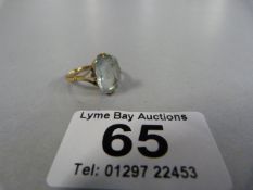 A 18 ct gold ring with aquamarine