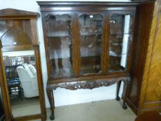 Waring & Gillow display cabinet, the base embossed