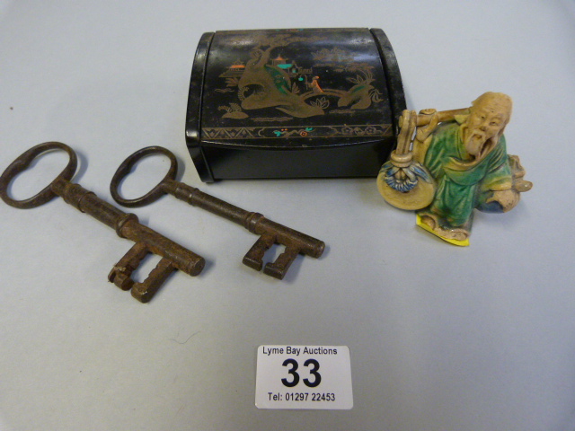 A chinese figure, lacquer box and two vintage keys