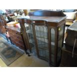 Serpentine display cabinet with leaded light decor