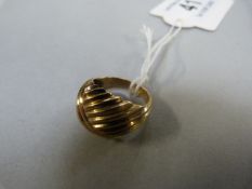9 ct gold ring- weight 5.4g
