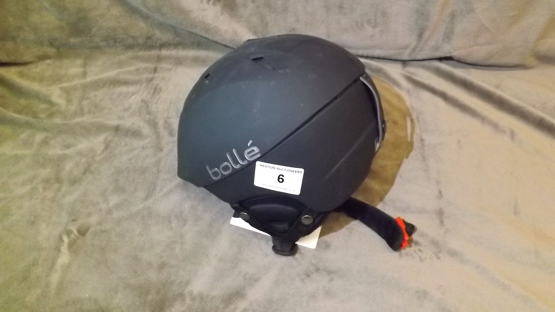 1 BOLLE SIZE M SKI/SNOWBOARD HELMET RRP £79.99