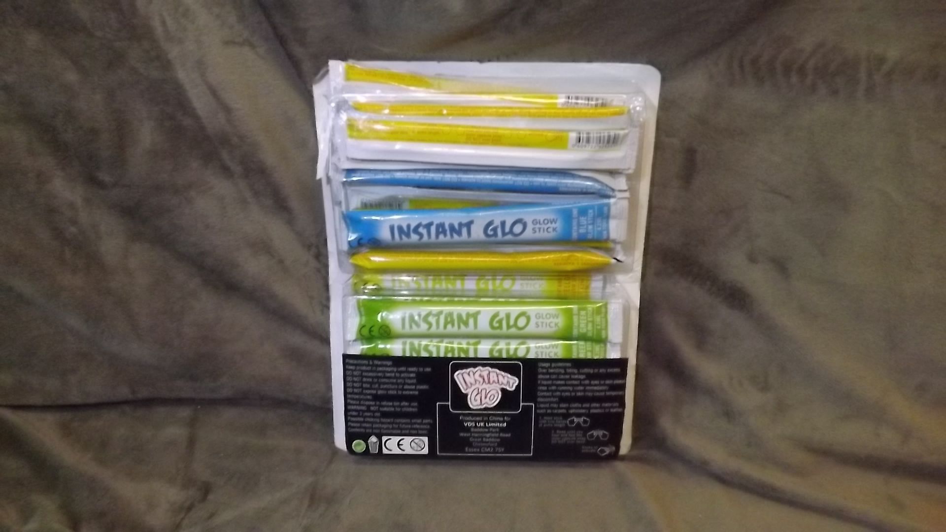 1 PACK OFAPPROX 27 INSTANT GLO LONG WHISTLE GLOW STICKS RRP £29.99