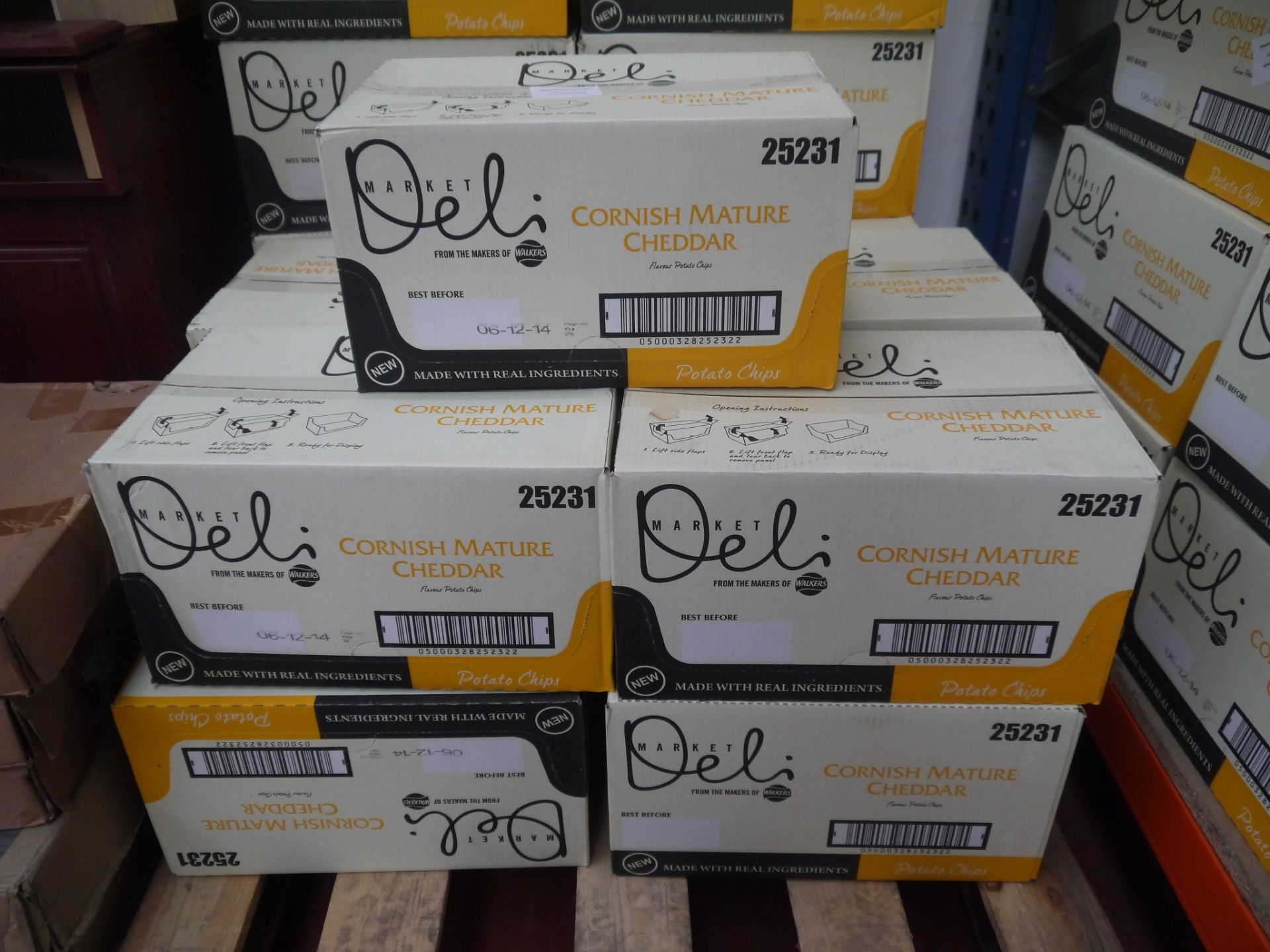6x Box of 9, 165 g Walkers Deli Balsamic Vinegar Crisps. BEST BEFORE 06/12/2014