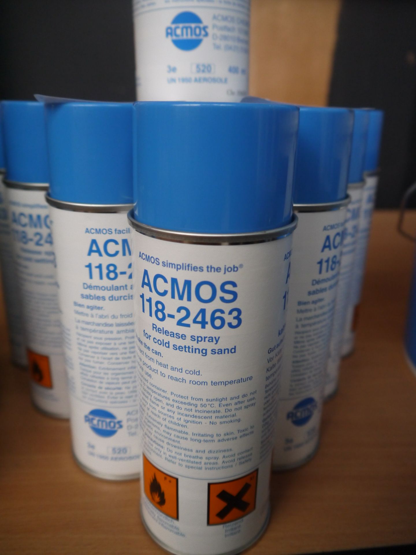 3x 400 ml of ACMOS cold setting sand spray,