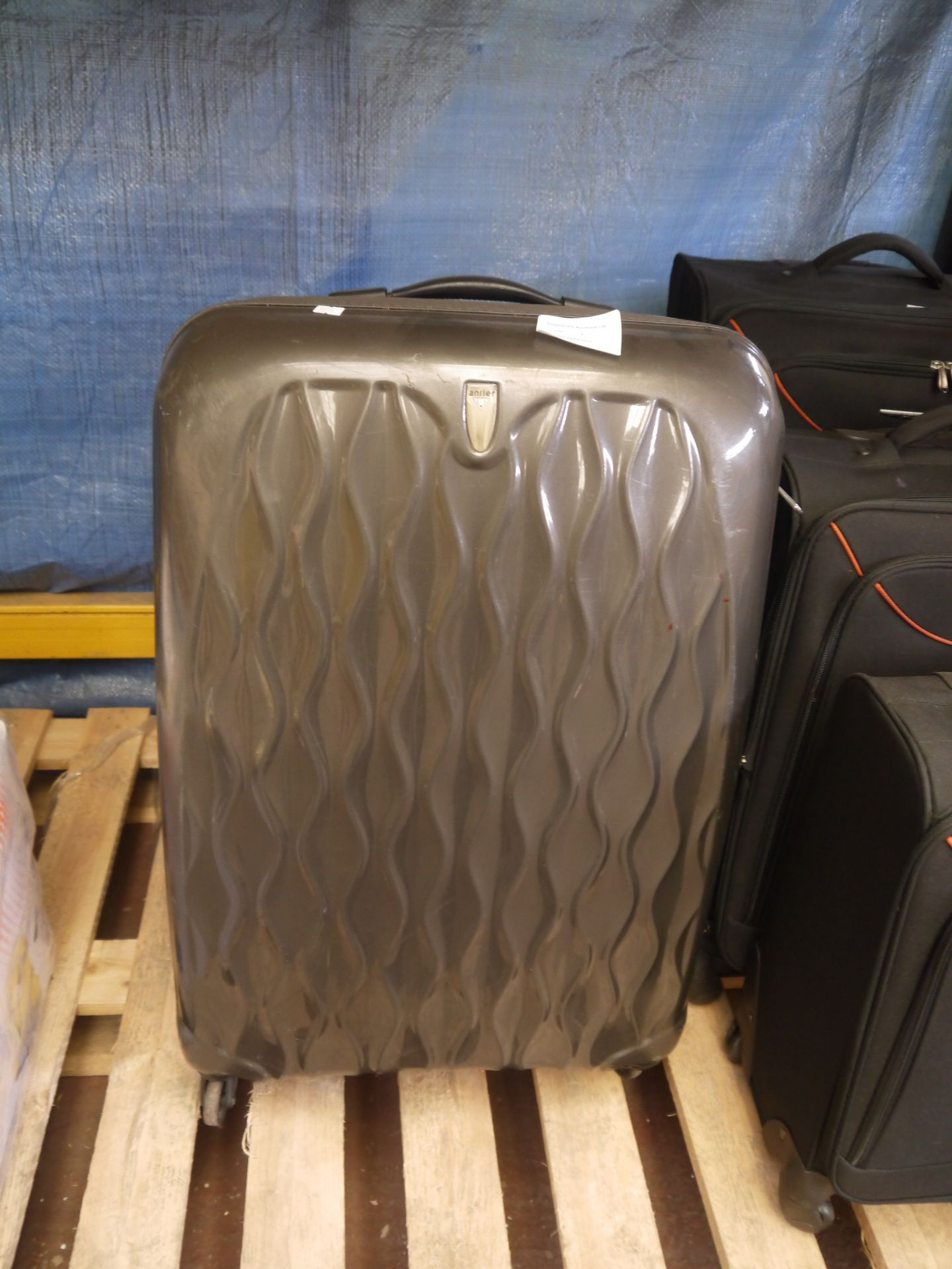 Antler Liqus Large Cabin Case, grey. RRP £139. See link. http://lhco.co.uk/Antler-Liquis-Embossed-