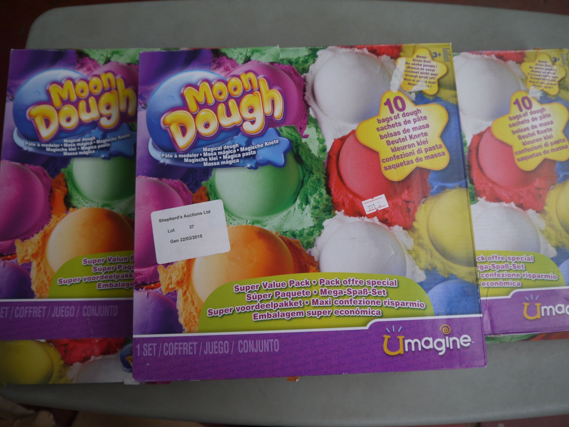 3x Moon Dough, 10 bags of magical sachets of dough. Boxed.